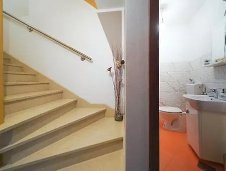 Apartment T&a *