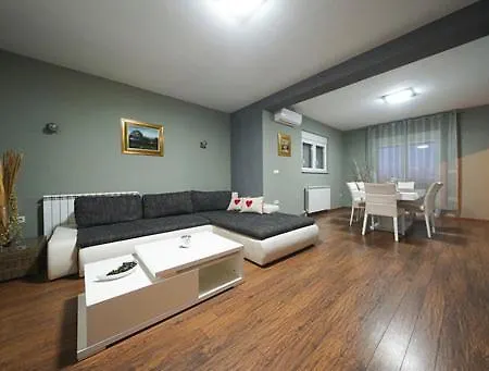 Apartment T&a
