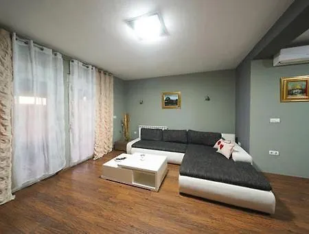 Apartment T&a *